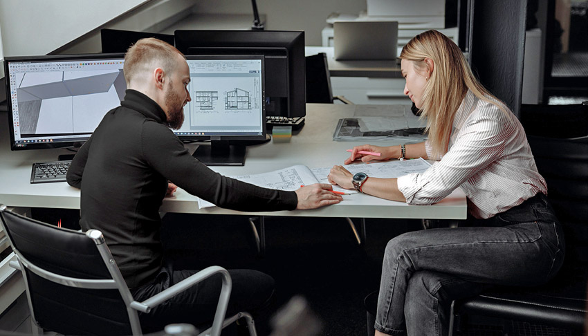Architekt beim Treppendesign