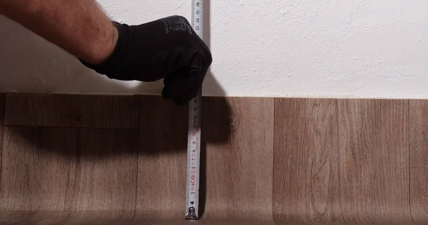 Messung des Montageorts für eine Treppe